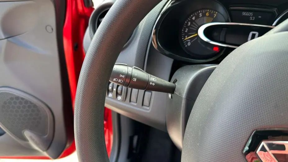 RENAULT Clio -