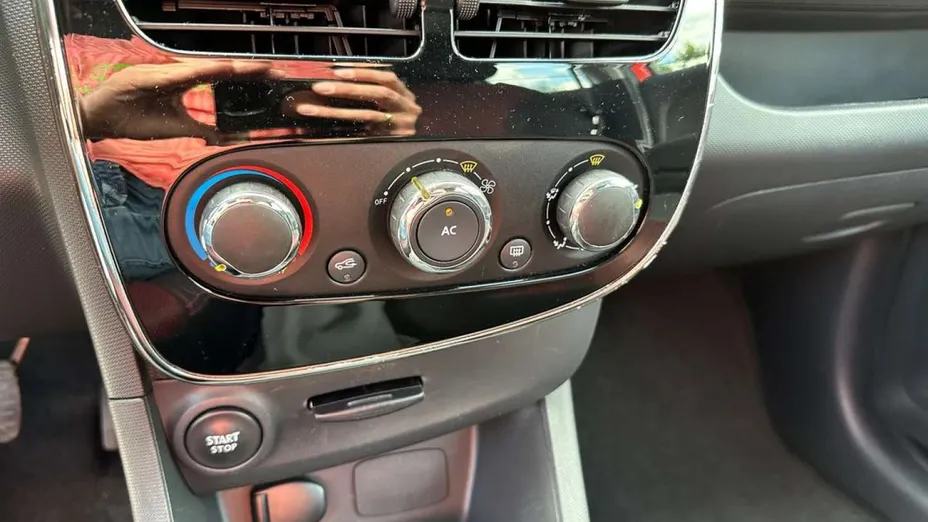 RENAULT Clio -