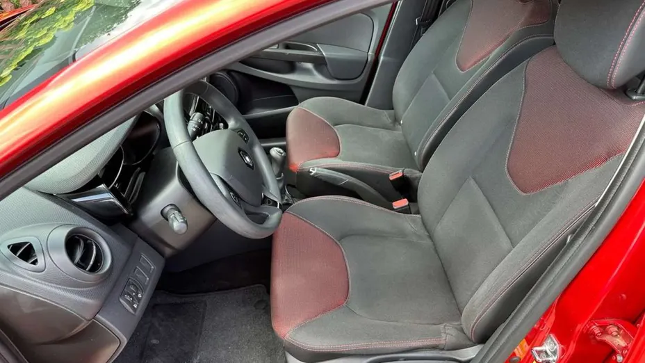 RENAULT Clio -
