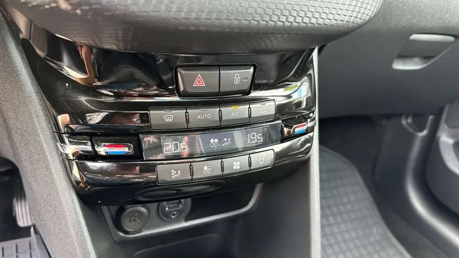 PEUGEOT 2008 -