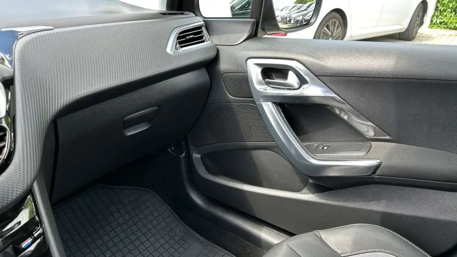 PEUGEOT 2008 -