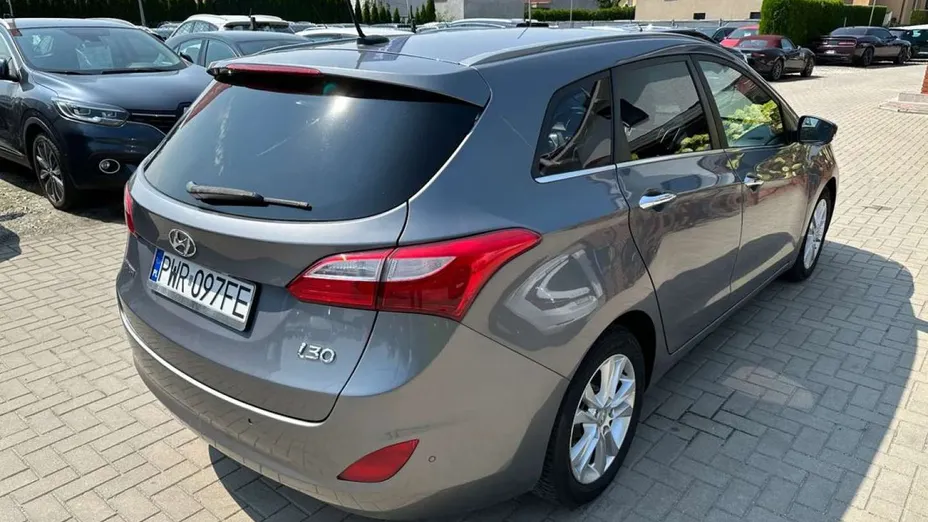 HYUNDAI i30 -