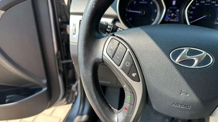 HYUNDAI i30 -
