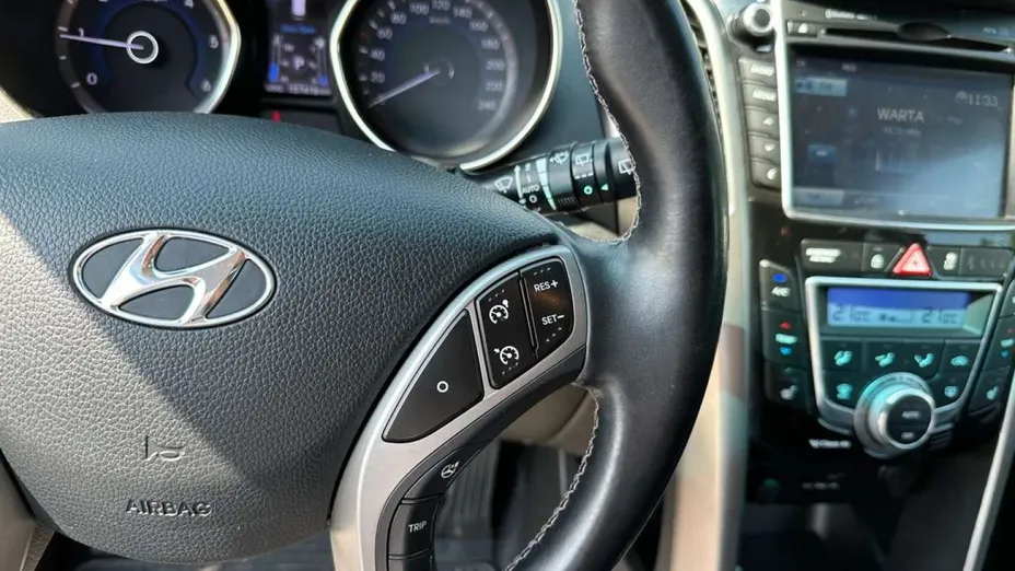 HYUNDAI i30 -