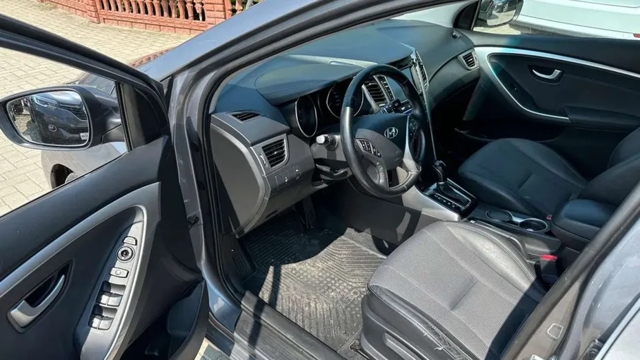 HYUNDAI i30 -