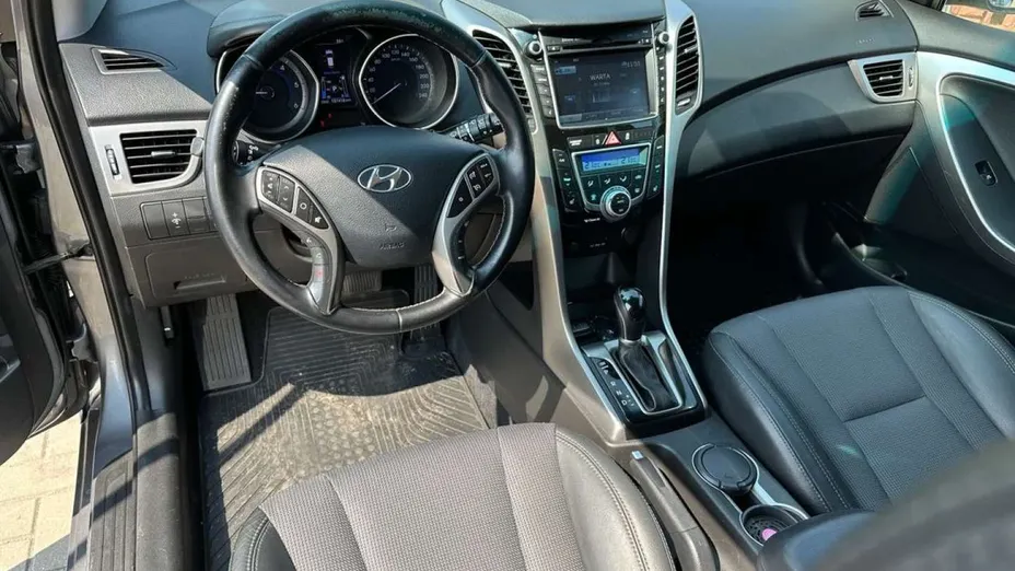 HYUNDAI i30 -