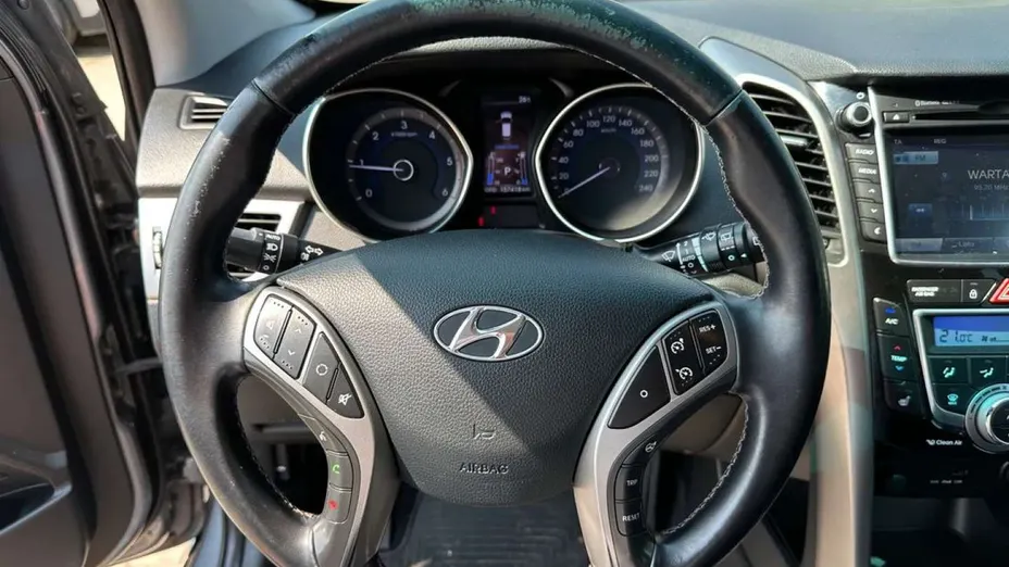 HYUNDAI i30 -