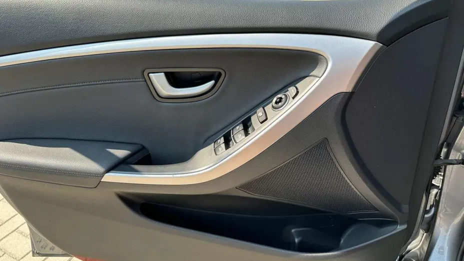HYUNDAI i30 -