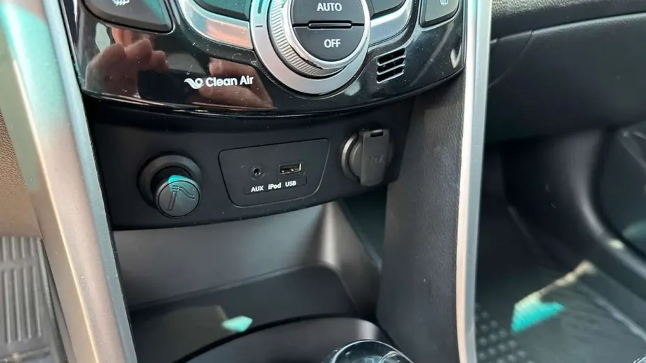 HYUNDAI i30 -