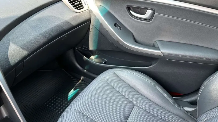 HYUNDAI i30 -