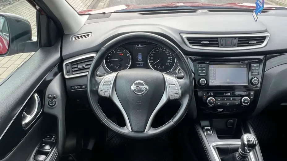 NISSAN Qashqai -