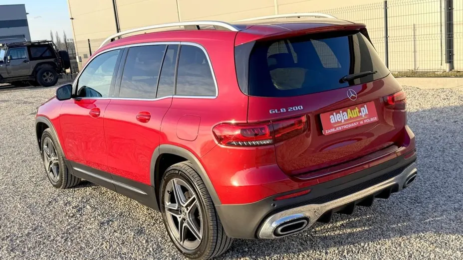 MERCEDES-BENZ GLB -