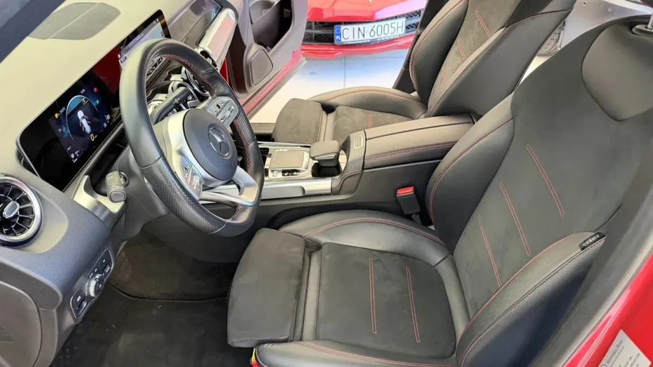 MERCEDES-BENZ GLB -