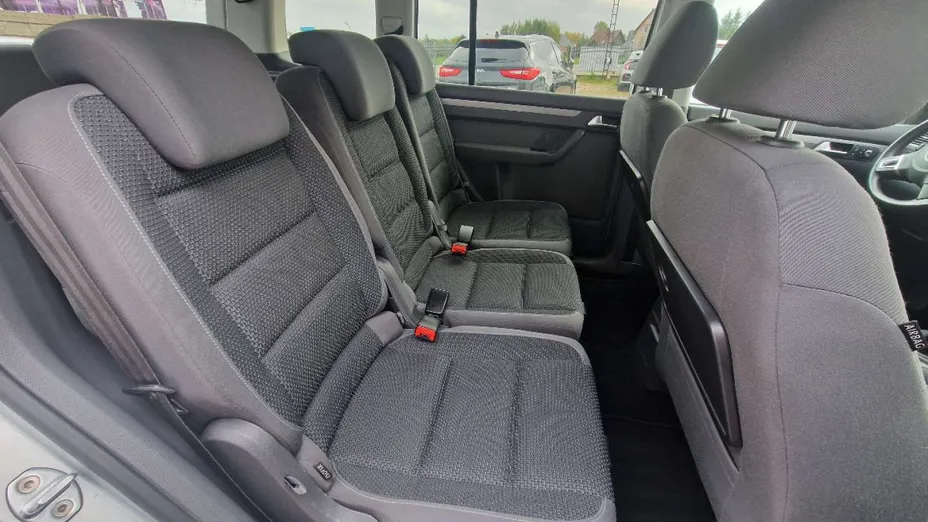VOLKSWAGEN Touran -