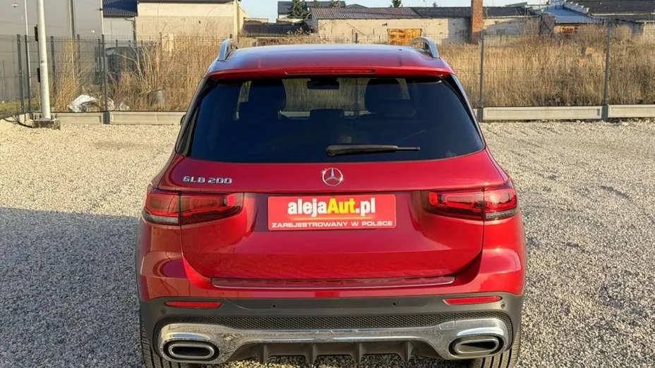 MERCEDES-BENZ GLB -