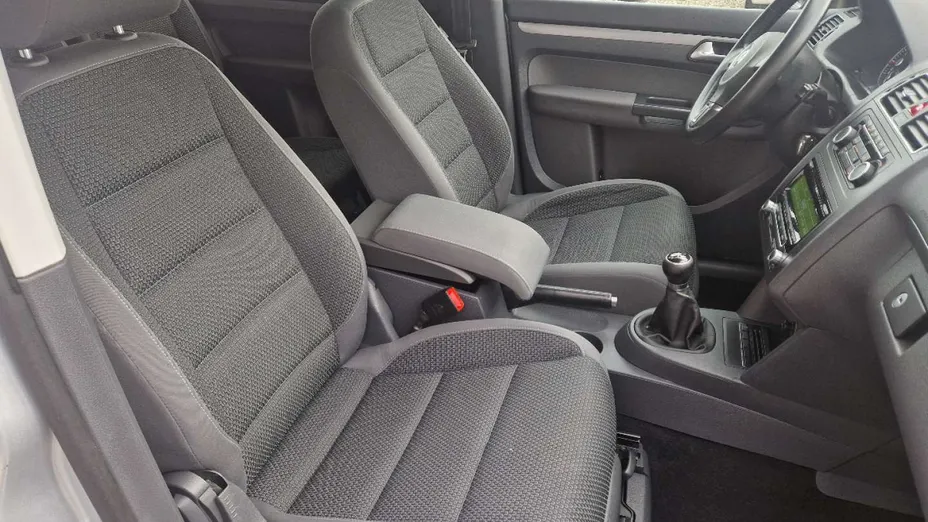 VOLKSWAGEN Touran -