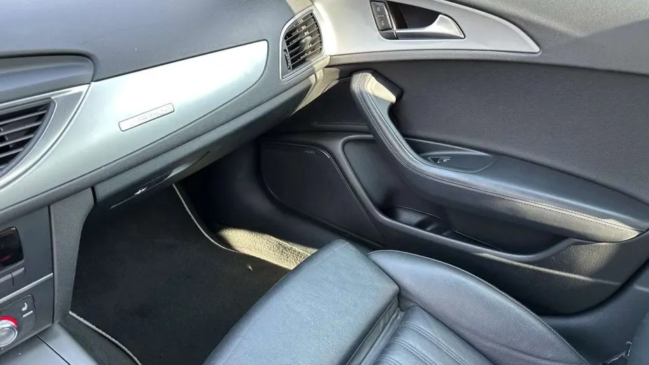 AUDI A6 -