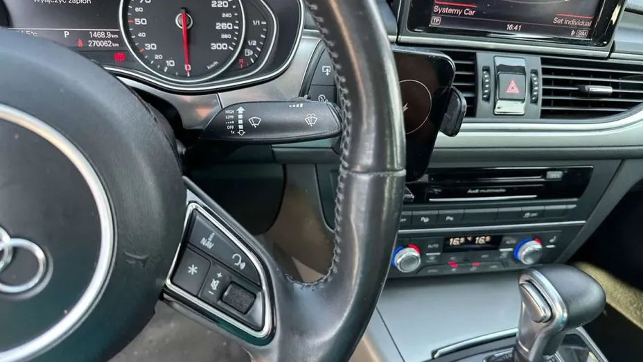 AUDI A6 -