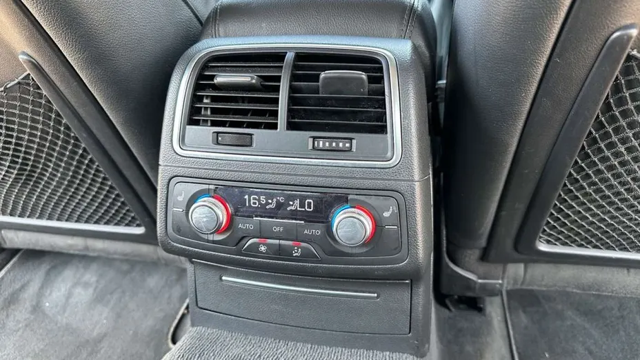 AUDI A6 -