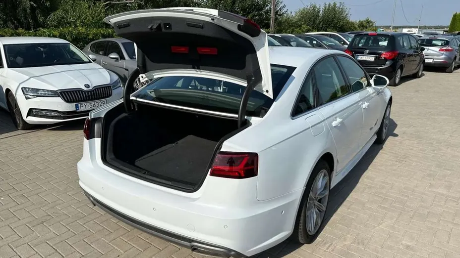AUDI A6 -