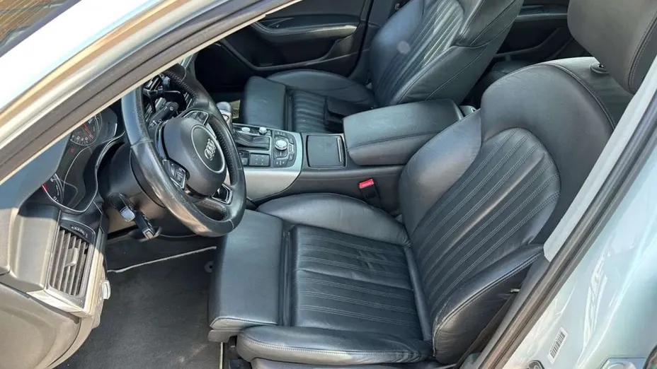 AUDI A6 -