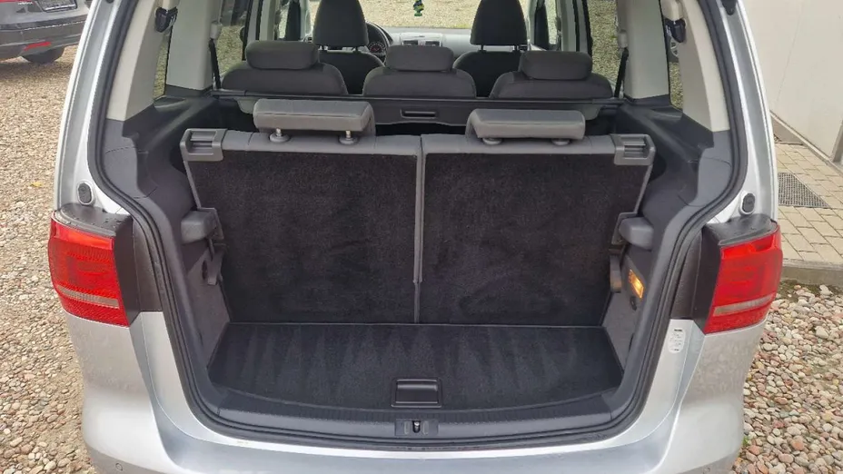 VOLKSWAGEN Touran -
