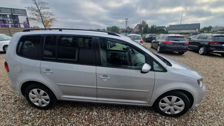 VOLKSWAGEN Touran -