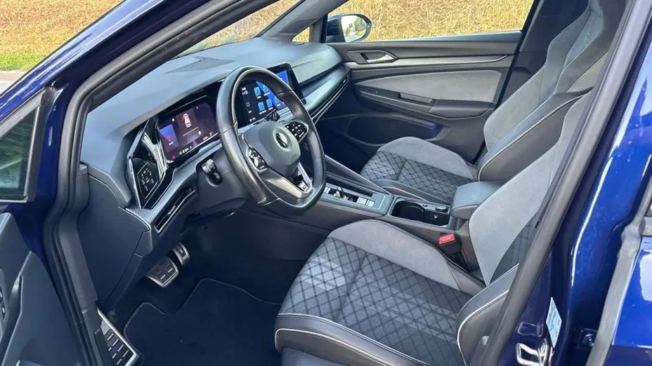 VOLKSWAGEN Golf -