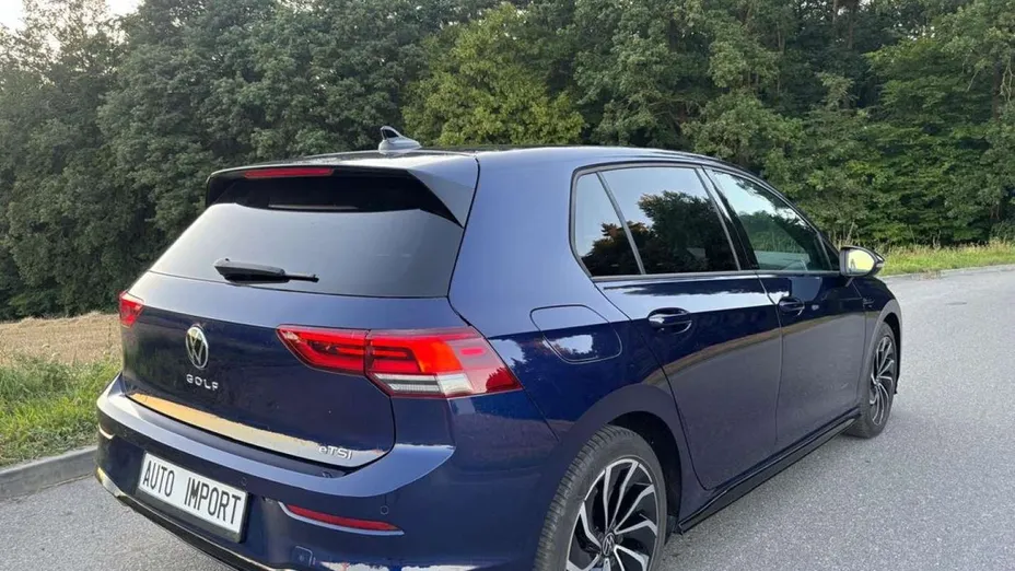 VOLKSWAGEN Golf -
