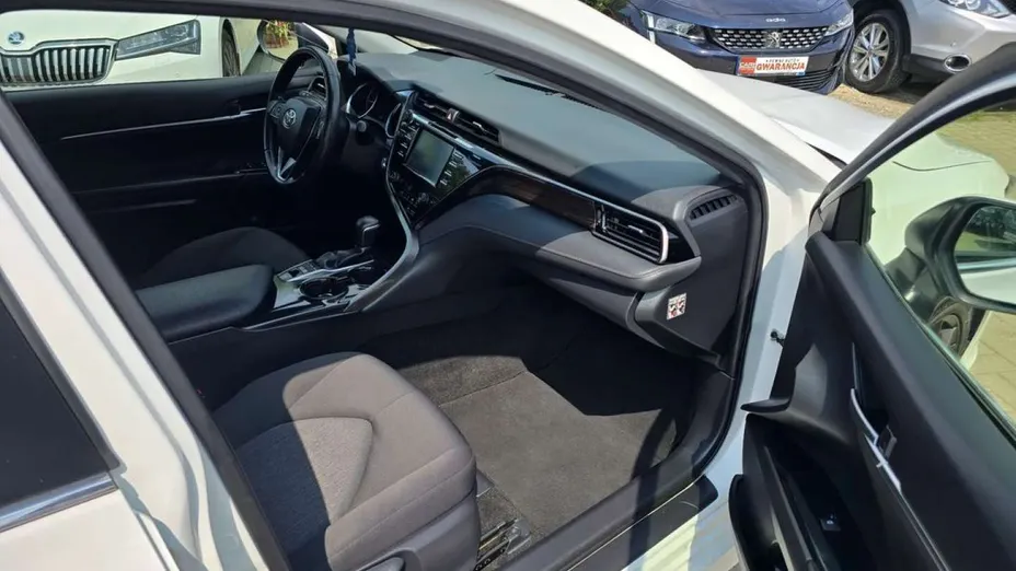 TOYOTA Camry -