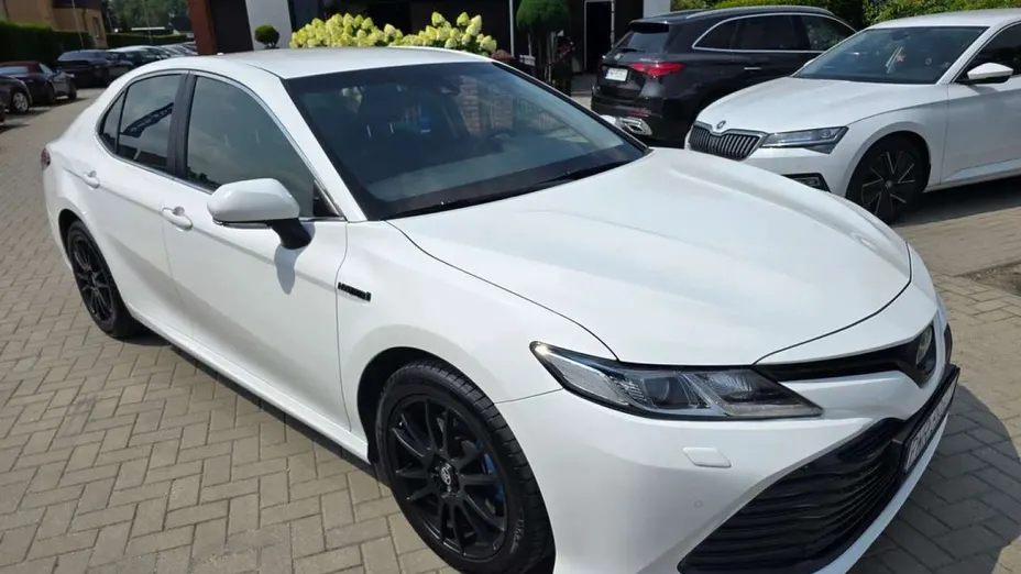 TOYOTA Camry -