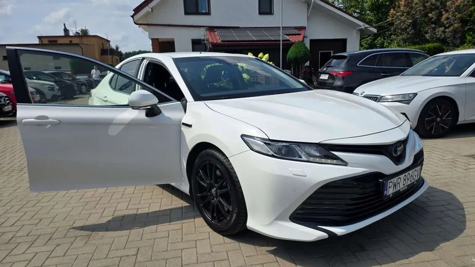 TOYOTA Camry -