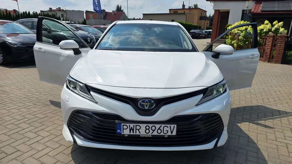 TOYOTA Camry -