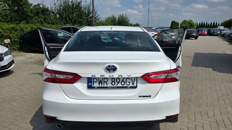TOYOTA Camry -