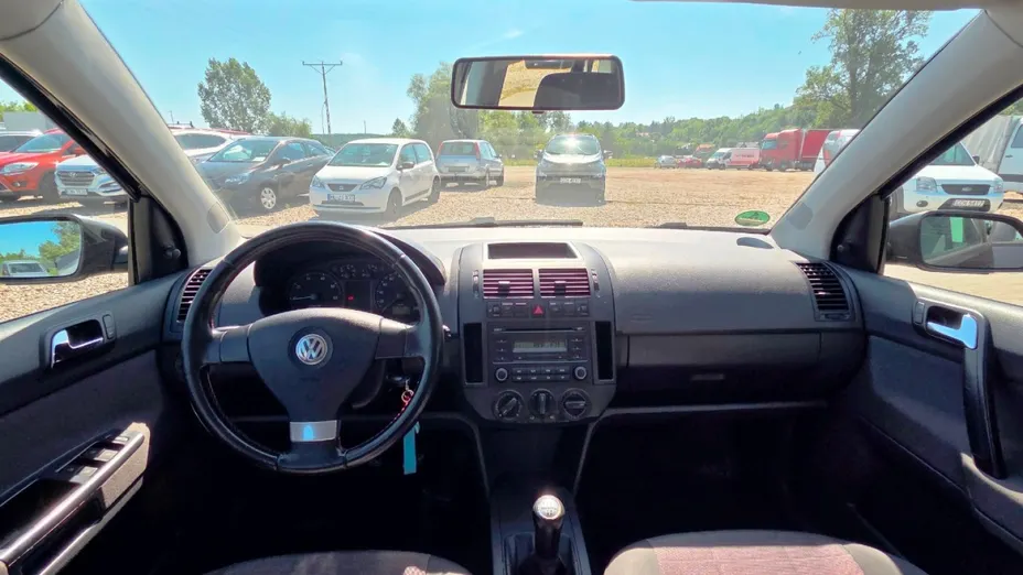 VOLKSWAGEN Polo -