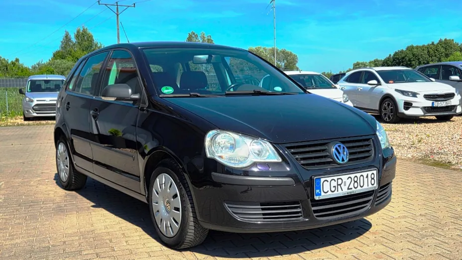 VOLKSWAGEN Polo -