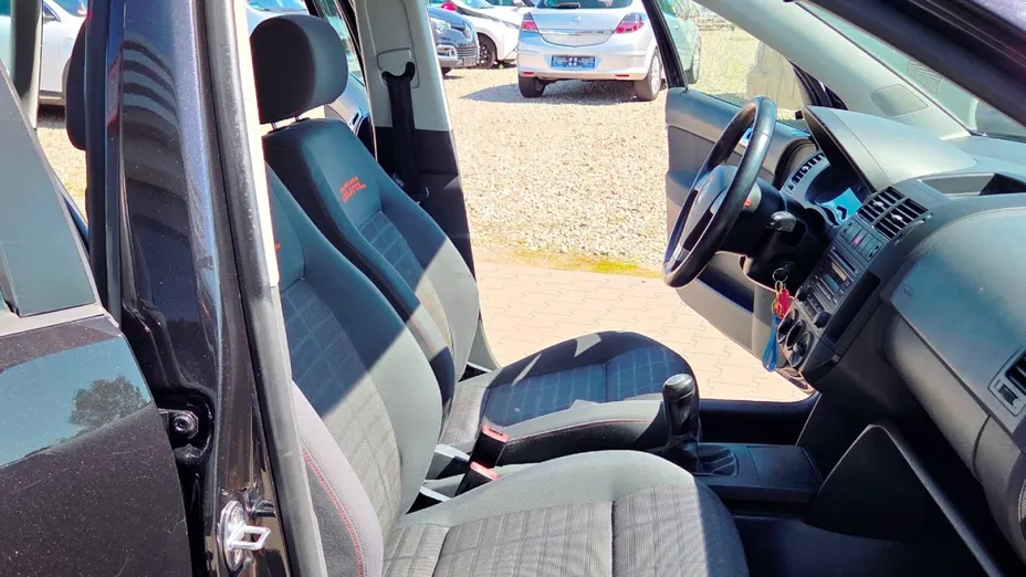 VOLKSWAGEN Polo -