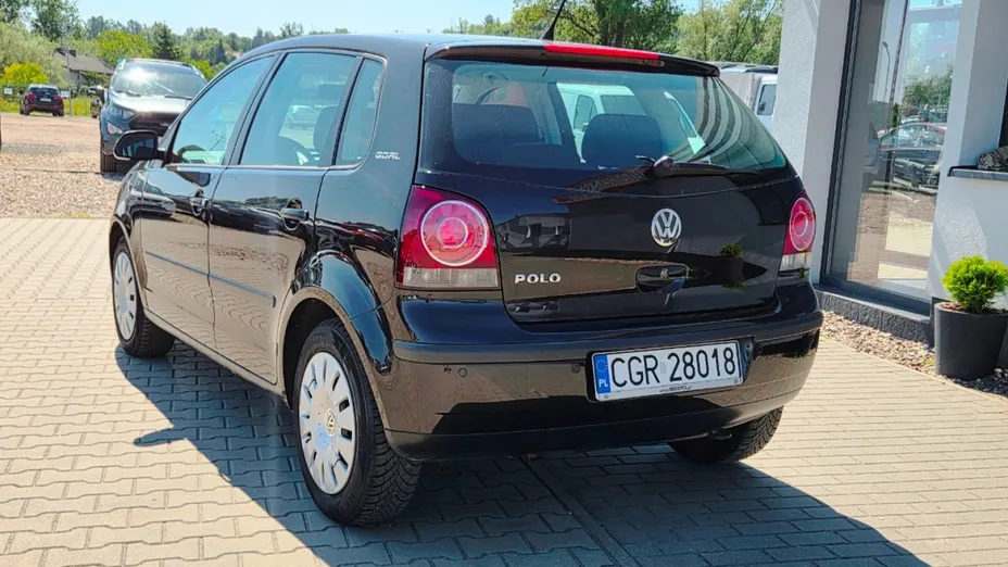 VOLKSWAGEN Polo -