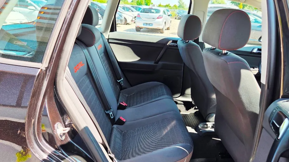 VOLKSWAGEN Polo -