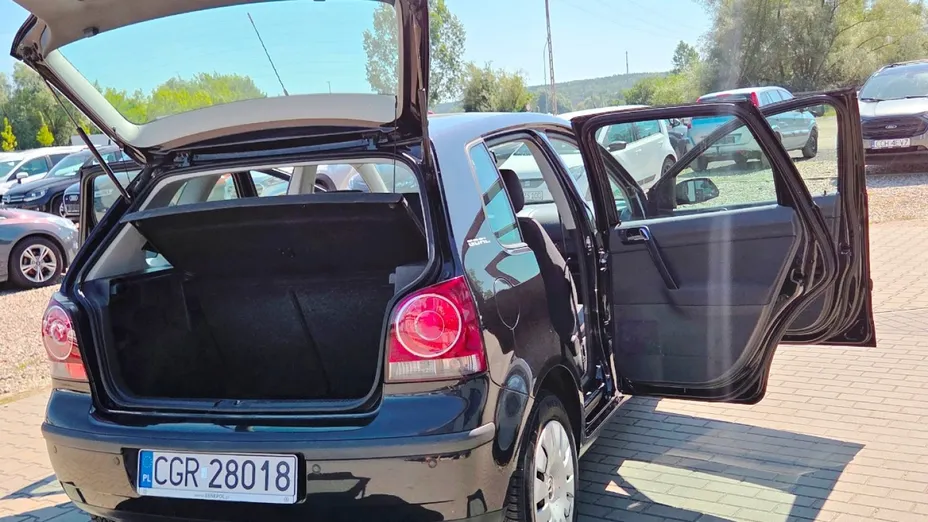 VOLKSWAGEN Polo -