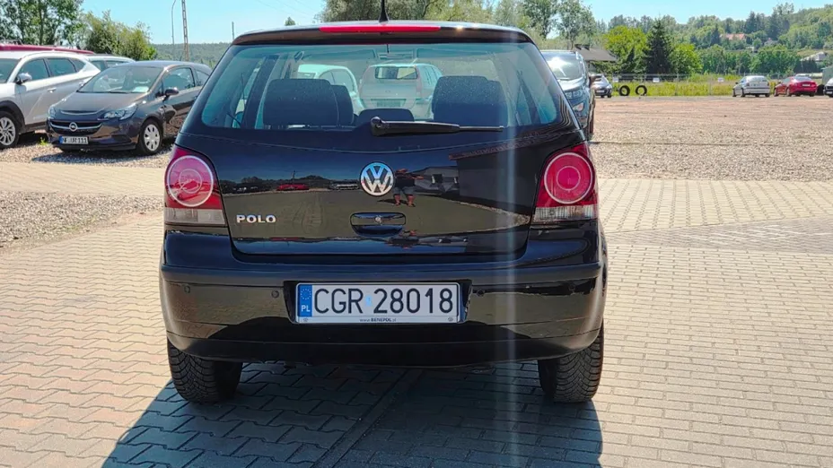VOLKSWAGEN Polo -