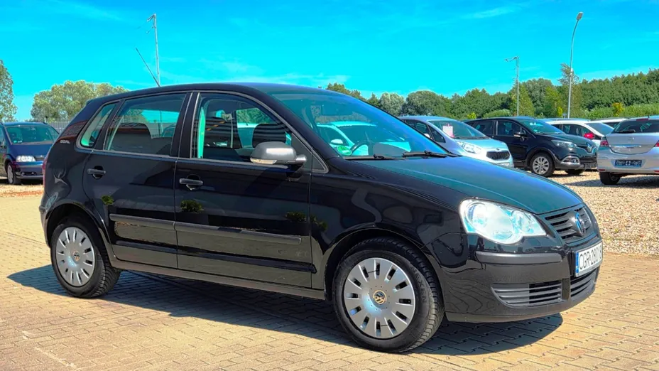 VOLKSWAGEN Polo -