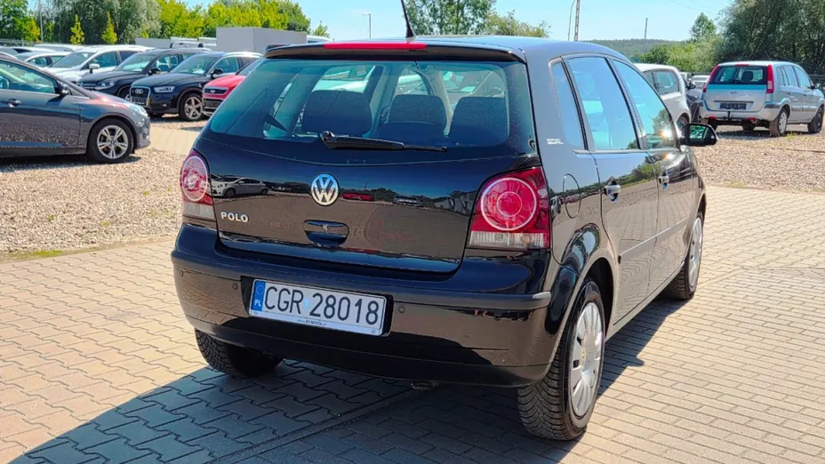 VOLKSWAGEN Polo -