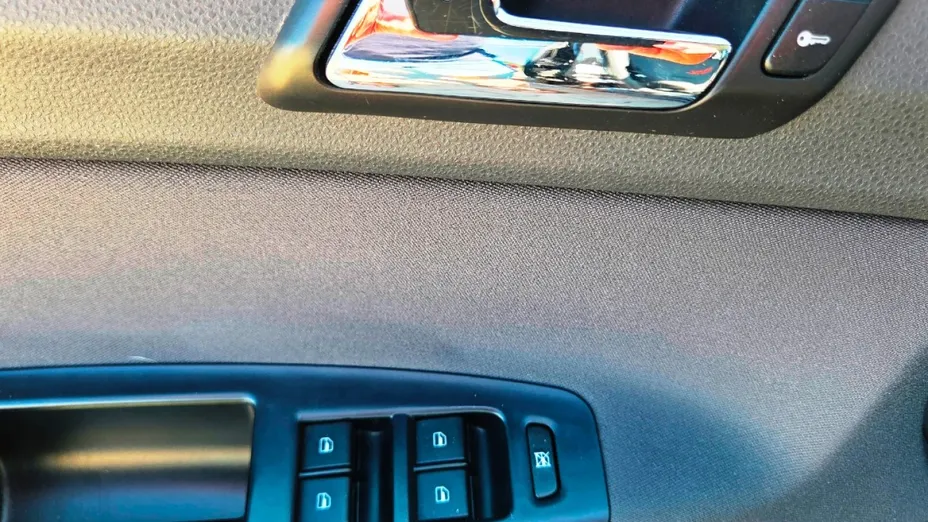 VOLKSWAGEN Polo -