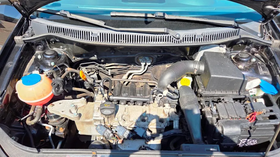 VOLKSWAGEN Polo -