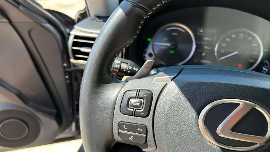 LEXUS IS -