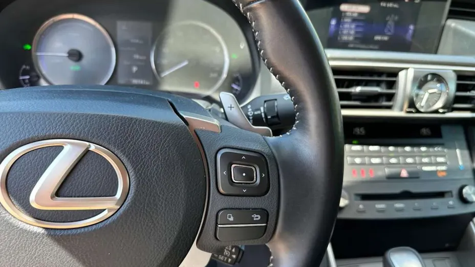 LEXUS IS -