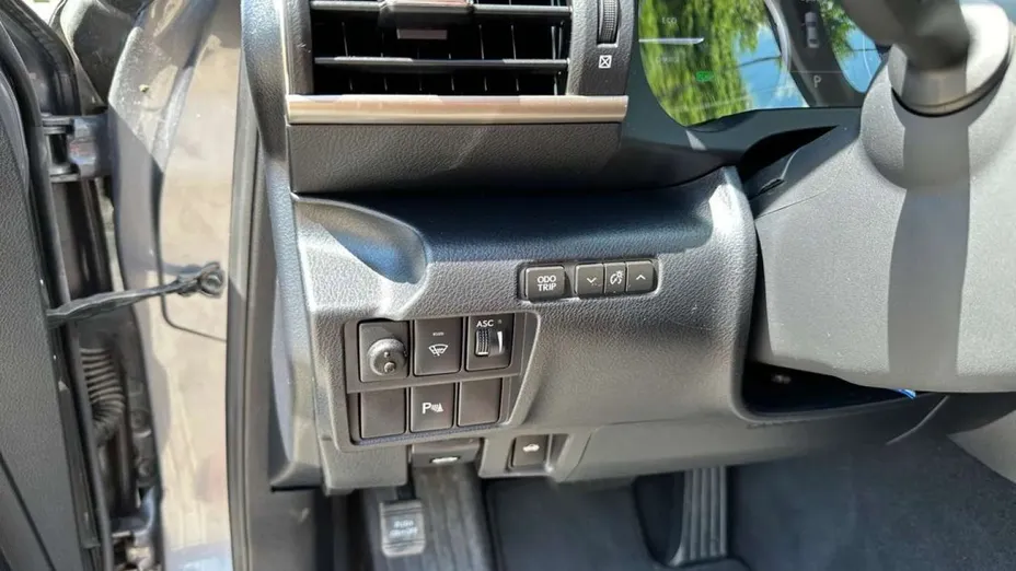LEXUS IS -