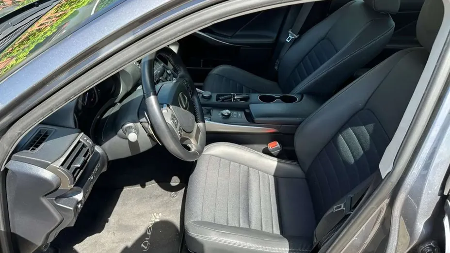 LEXUS IS -
