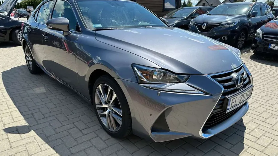 LEXUS IS -